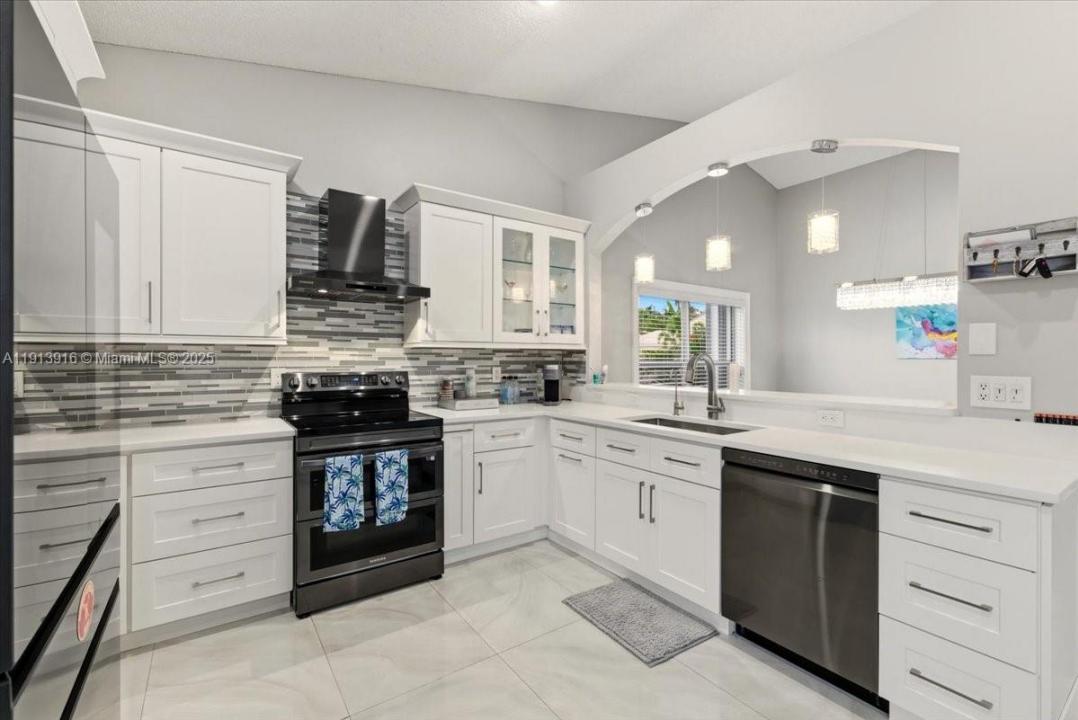 9353 Cove Point Cir, Boynton Beach, Florida 33472