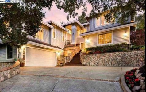 Millbrook Court, Walnut Creek, Kaliforniya 94598, Amerika Birleşik Devletleri