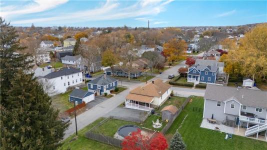 82 Charles Street, Bristol, Rhode Island 02809, USA