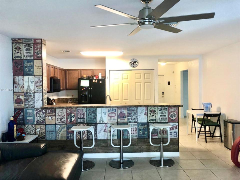 1018 Foster Rd, Hallandale Beach, 佛羅里達州 33009, 美國