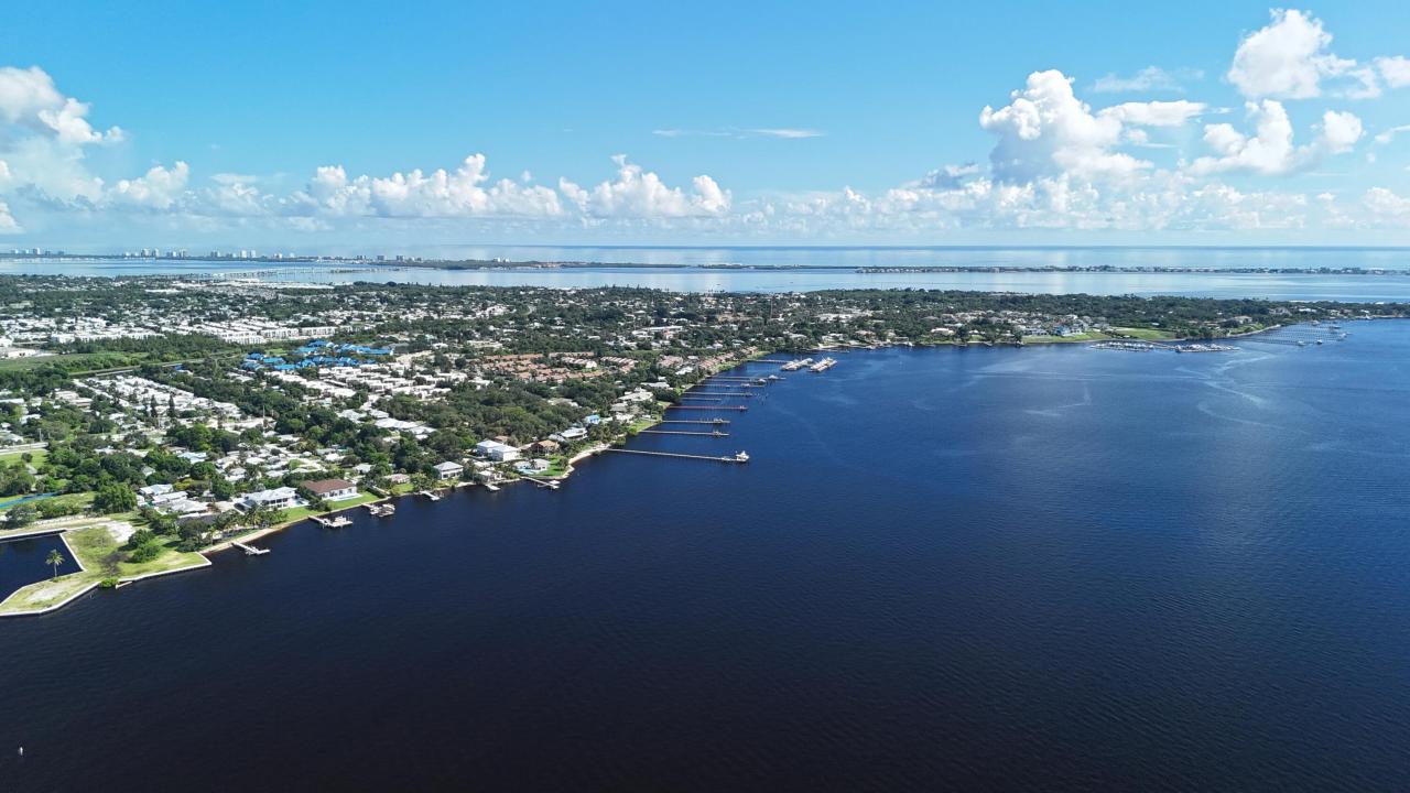 1000 NE Wright Avenue, Jensen Beach, Florida 34957