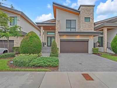 10250 NW 76th Ter ., Doral, Florida 33178