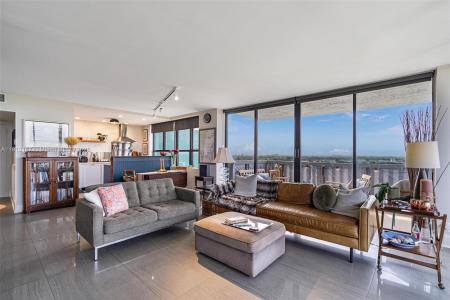 780 NE 69th St 1410, Miami, Florida 33138, USA