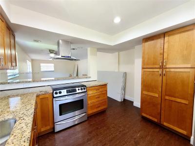 511 SW 15th St B, Fort Lauderdale, Florida 33315, USA