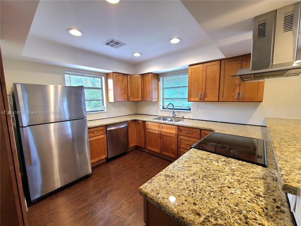 511 SW 15th St B, Fort Lauderdale, פלורידה 33315, ארצות הברית של אמריקה 