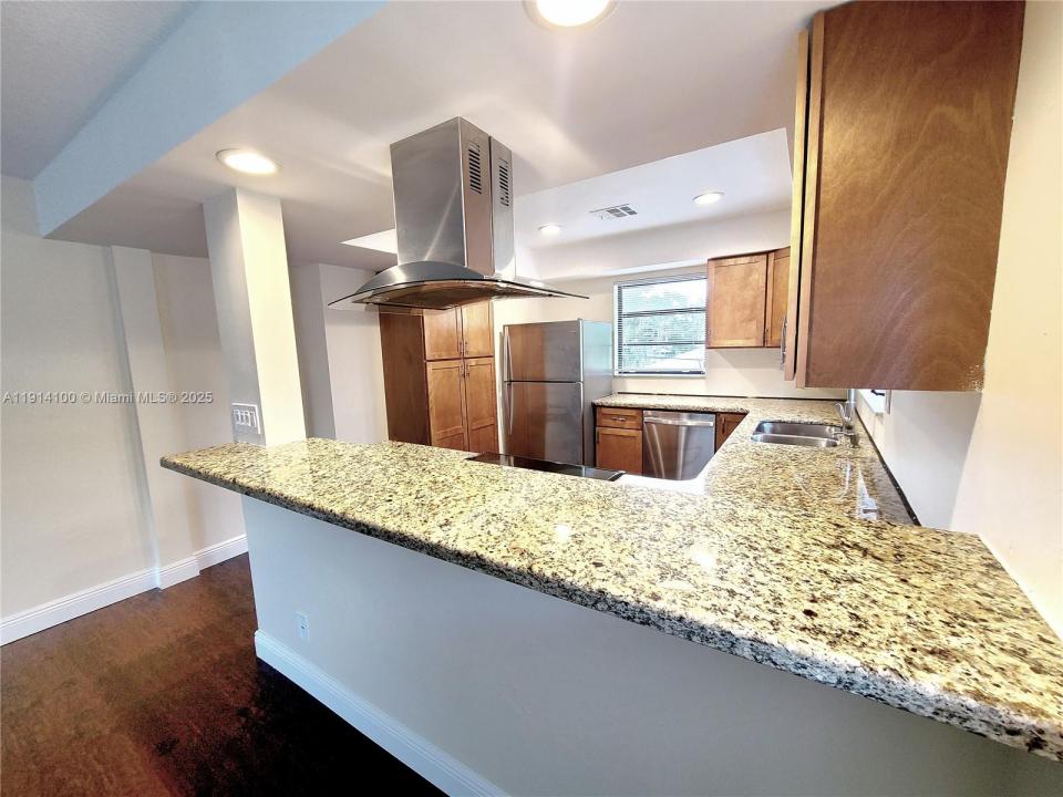 511 SW 15th St B, Fort Lauderdale, פלורידה 33315, ארצות הברית של אמריקה 