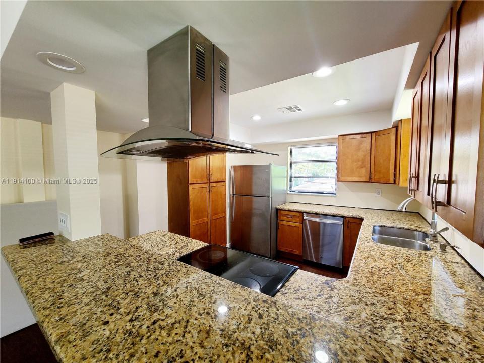 511 SW 15th St B, Fort Lauderdale, פלורידה 33315, ארצות הברית של אמריקה 