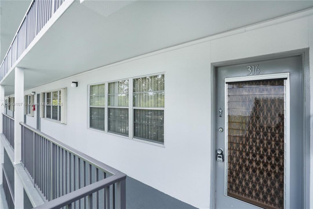 13250 SW 4th Ct 316G, Pembroke Pines, Florida 33027, Amerika Birleşik Devletleri