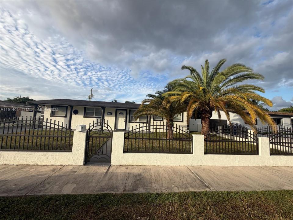 1311 NW 176th Ter, Miami Gardens, Flórida 33169, Estados Unidos