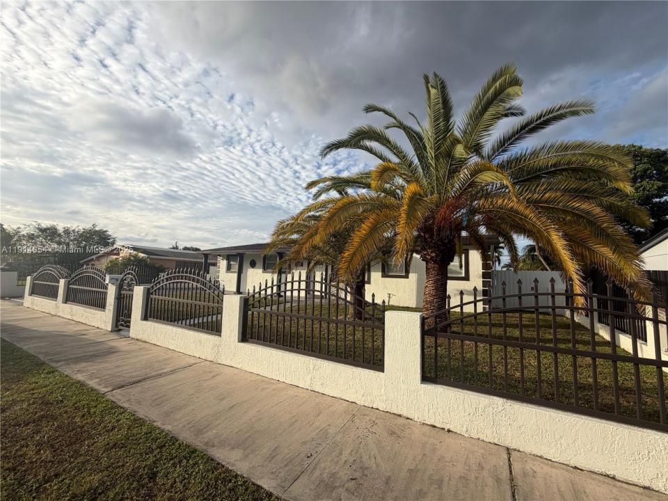 1311 NW 176th Ter, Miami Gardens, Flórida 33169, Estados Unidos