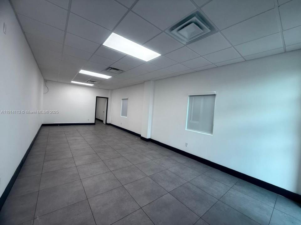 2198 - B Ali Baba Ave, Opa-Locka, Flórida 33054, Estados Unidos