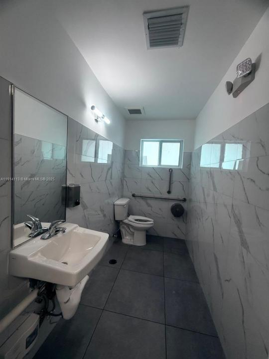 2198 - B Ali Baba Ave, Opa-Locka, Flórida 33054, Estados Unidos