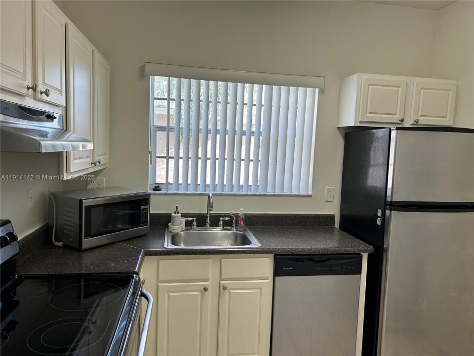 1791 NW 96th Ter 4K, Pembroke Pines, Floryda 33024, USA