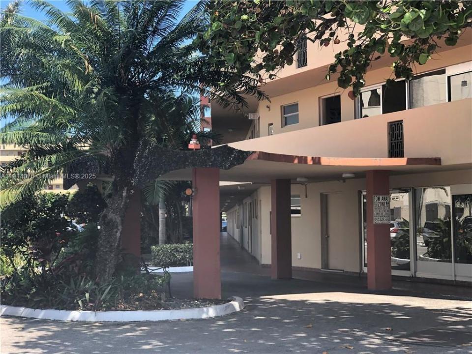 1750 NE 191st St 403-1, Miami, Florida 33179, Amerika Birleşik Devletleri