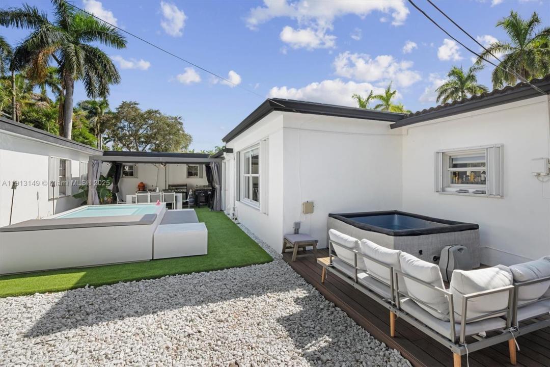 1115 N 13th Ter, Hollywood, פלורידה 33019, ארצות הברית של אמריקה