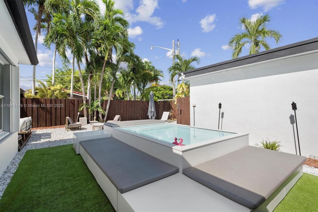 1115 N 13th Ter, Hollywood, פלורידה 33019, ארצות הברית של אמריקה