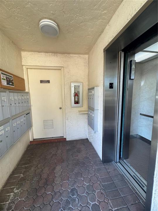 9811 N Hollybrook Lake Dr 306, Pembroke Pines, Floride 33025, États-Unis