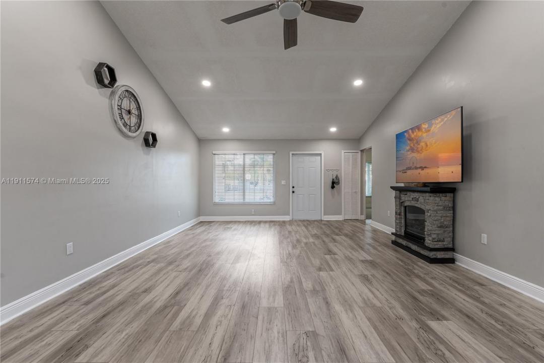 11710 NW 41st St, Sunrise, Florida 33323, Amerika Birleşik Devletleri