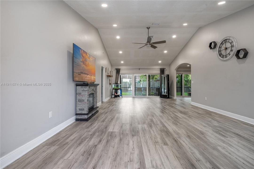 11710 NW 41st St, Sunrise, Florida 33323, Amerika Birleşik Devletleri