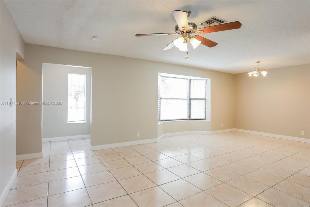 3391 NW 42nd St, Lauderdale Lakes, 佛罗里达州 33309, 美国