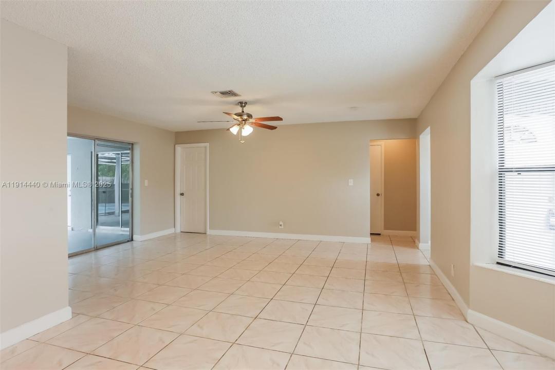 3391 NW 42nd St, Lauderdale Lakes, 佛罗里达州 33309, 美国