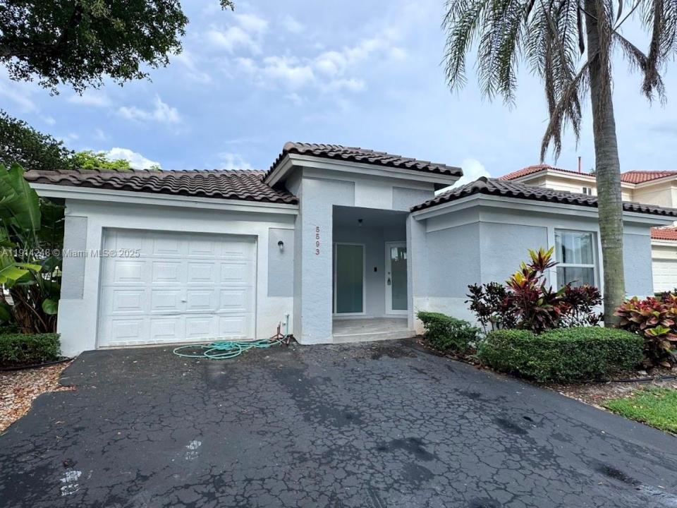 5593 NW 102nd Pl, Doral, Florida 33178