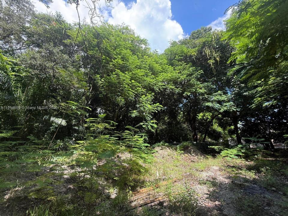 825 NE 149 ST, North Miami, Florida 33161