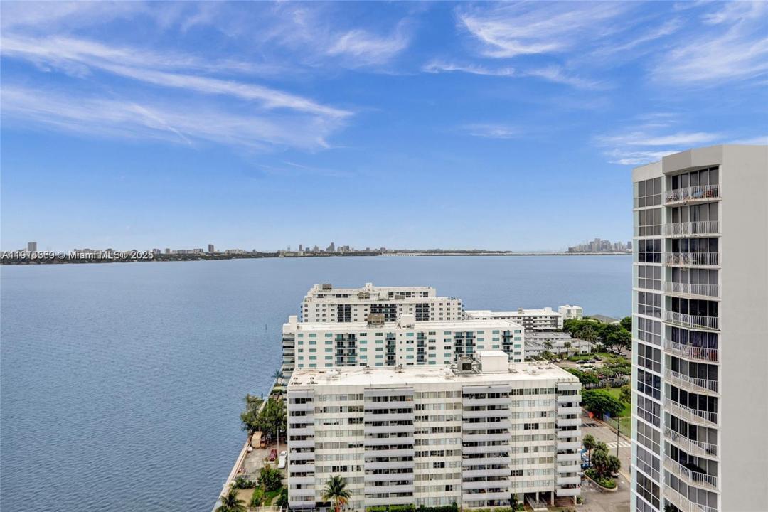 7601 E Treasure Dr 2421, North Bay Village, Florida 33141, Stati Uniti
