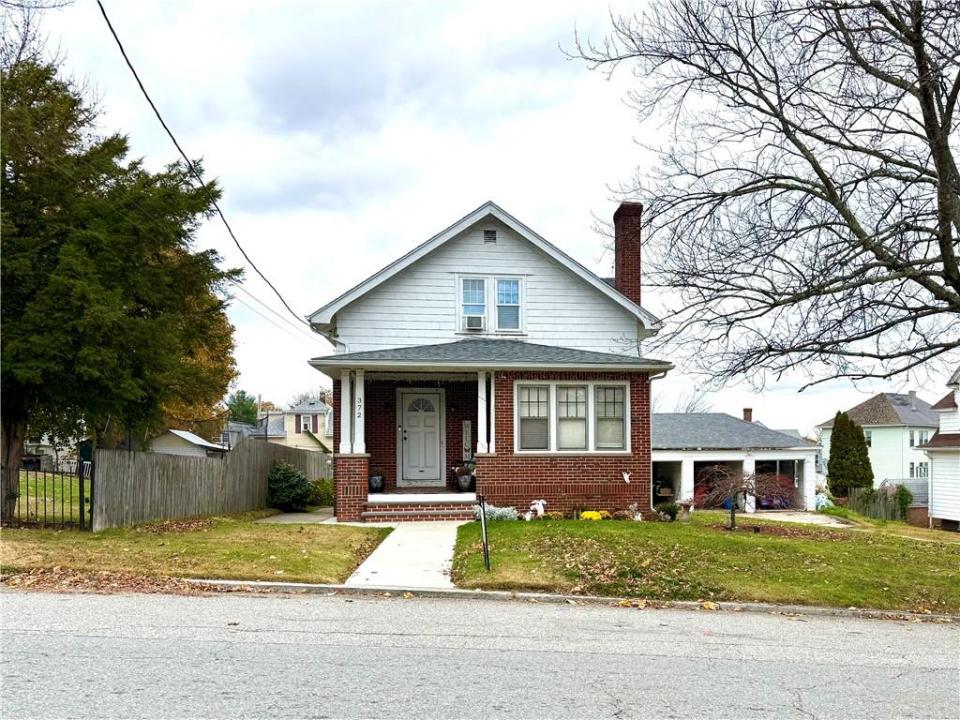 372 Farmington Avenue, Cranston, Rhode Island 02920, USA