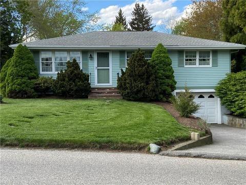 75 Hopeworth Avenue, Bristol, Rhode Island 02809, USA