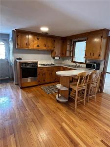 75 Hopeworth Avenue, Bristol, Rhode Island 02809, USA