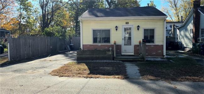 76 Kenway Avenue, Warwick, Rhode Island 02889, États-Unis