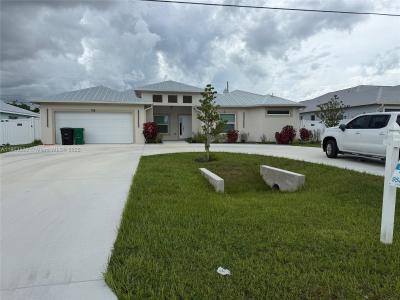 1718 California, Port St. Lucie, Floryda 34953, USA