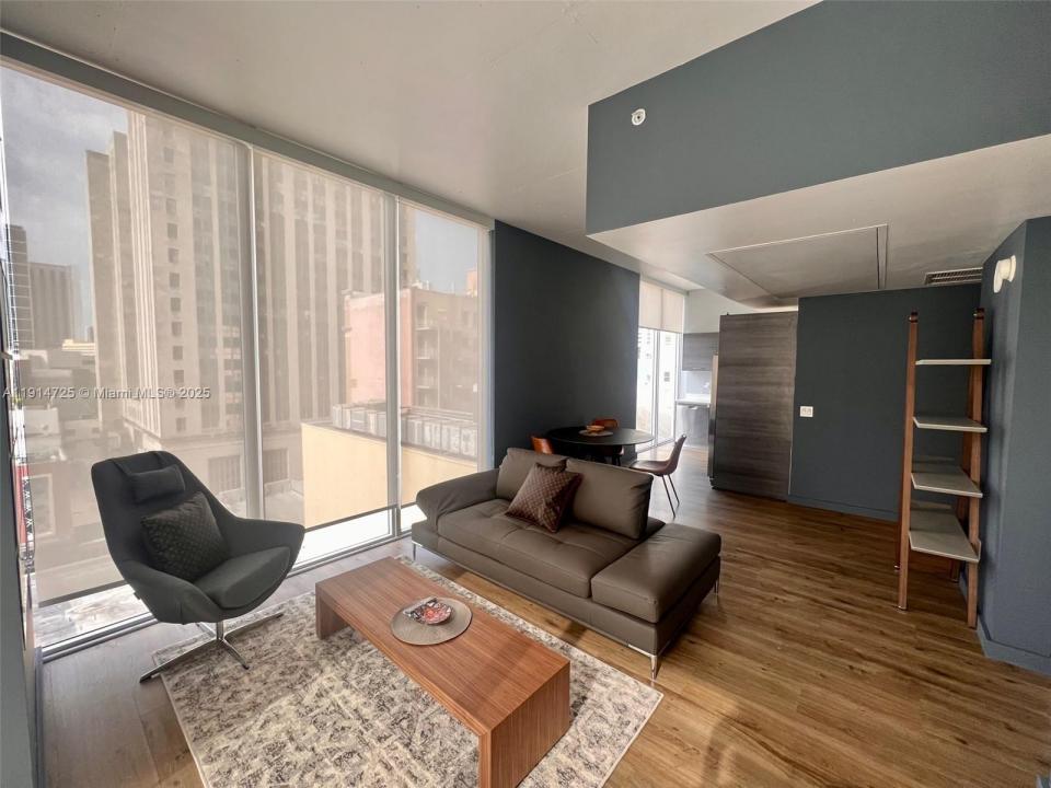 151 SE 1st St 810, Miami, Florida 33131, USA