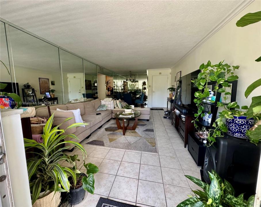 16518 NE 26th Ave 304, North Miami Beach, Floride 33160, États-Unis