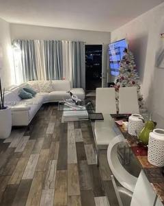 2125 NW 126th St, Miami, Florida 33167, USA