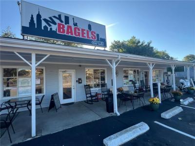 909 BOSTON NECK Hill, Narragansett, Rhode Island 02882, USA