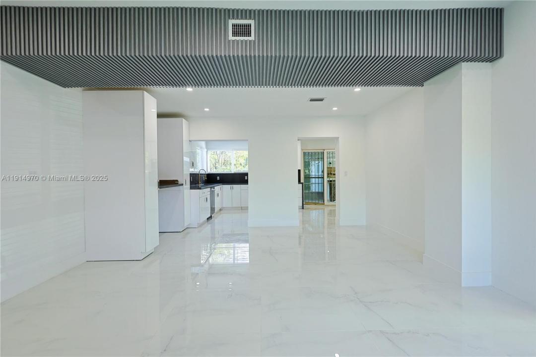 720 NE 143rd St, North Miami, פלורידה 33161, ארצות הברית של אמריקה 