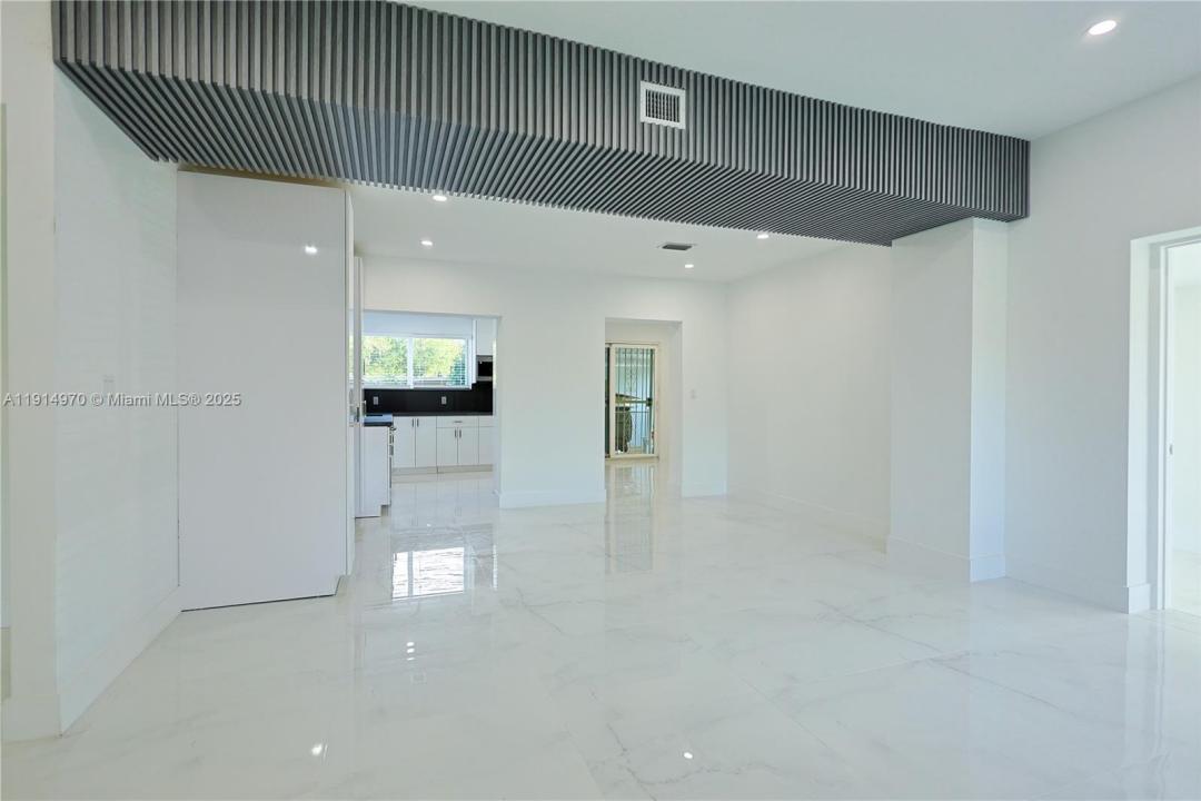 720 NE 143rd St, North Miami, פלורידה 33161, ארצות הברית של אמריקה 