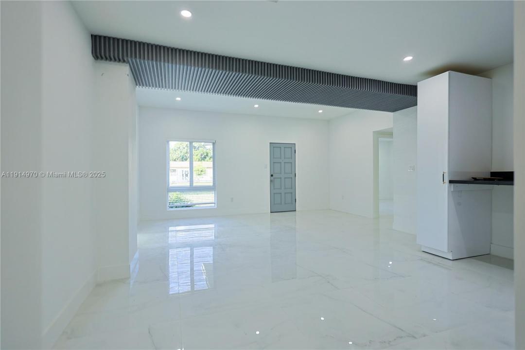 720 NE 143rd St, North Miami, פלורידה 33161, ארצות הברית של אמריקה 