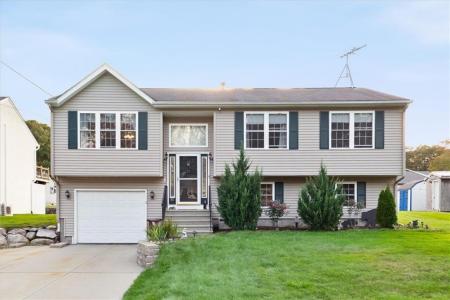 80 TOMAHAWK Trail, Cranston, Rhode Island 02921, USA