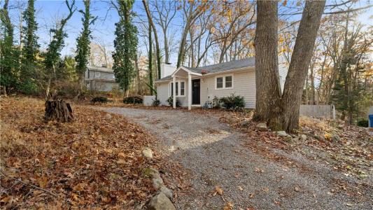 42 Ledgewood Road, South Kingstown, Rhode Island 02881, USA