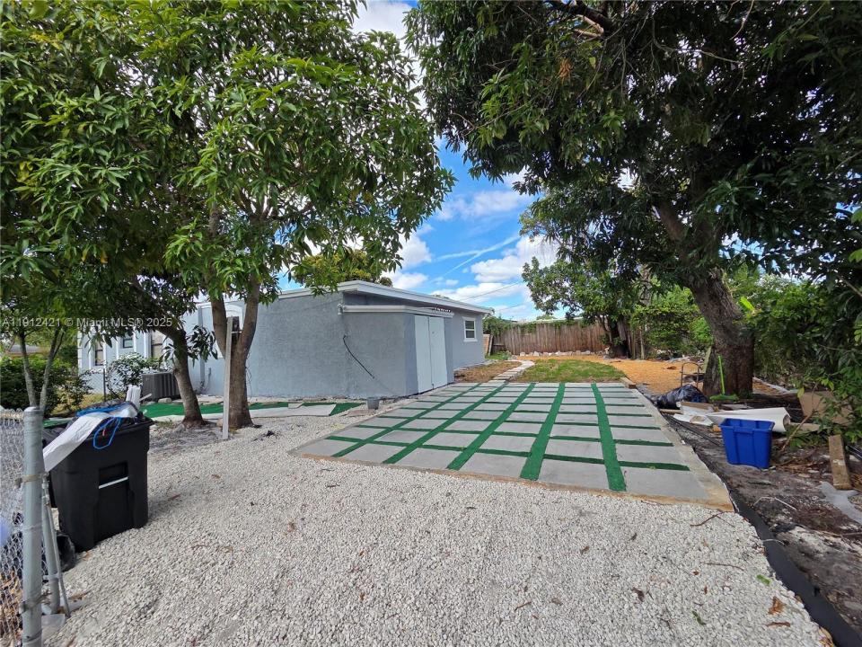 2124 S Beech Rd B, West Palm Beach, Florida 33409