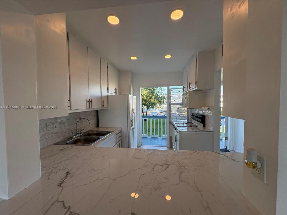 2223 Park Ln 211, Hollywood, フロリダ 33021, アメリカ合衆国