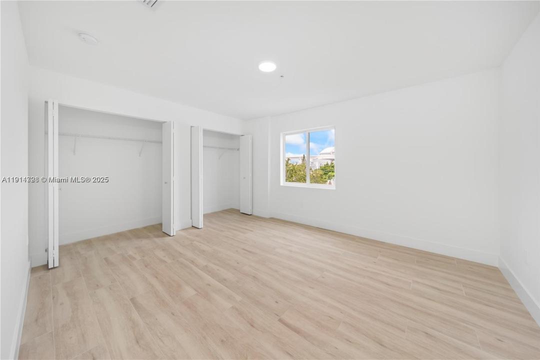 32 NW 14th Ave 102, Miami, פלורידה 33125, ארצות הברית של אמריקה