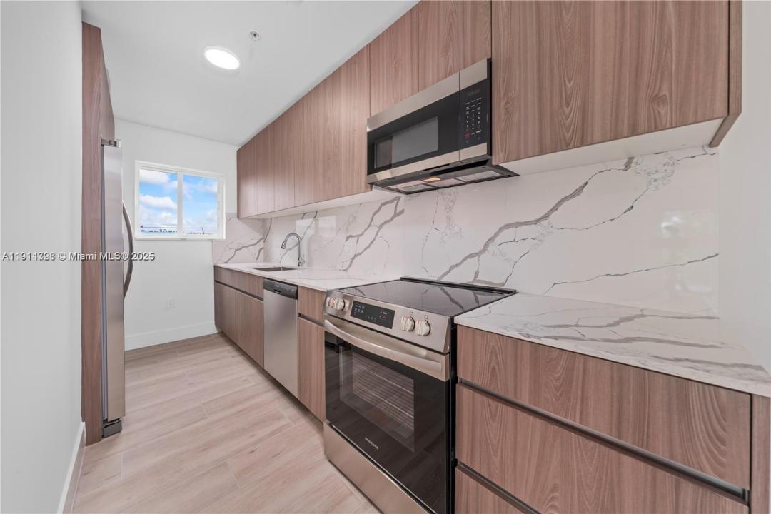 32 NW 14th Ave 102, Miami, פלורידה 33125, ארצות הברית של אמריקה