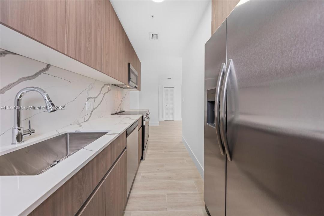 32 NW 14th Ave 102, Miami, פלורידה 33125, ארצות הברית של אמריקה