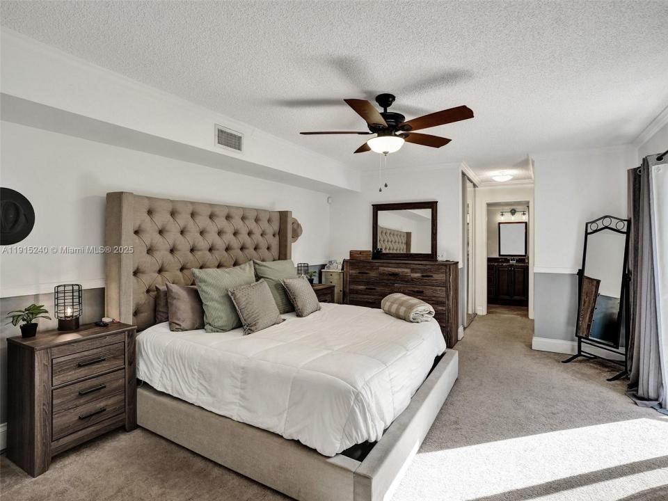 11861 SW 9th Mnr, Davie, Florida 33325