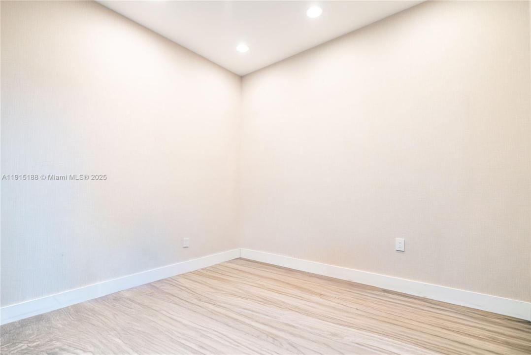 2047 NW 24th Ave, Miami, 佛罗里达州 33142, 美国