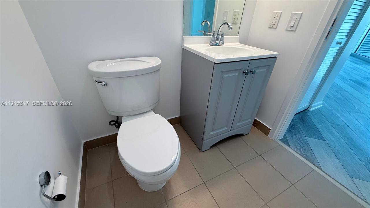 300 S Biscayne Blvd T-2407, Miami, Florida 33131, USA